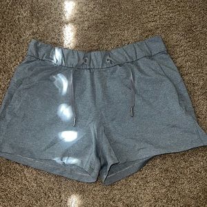 LULU LEMON grey workout shorts !!!